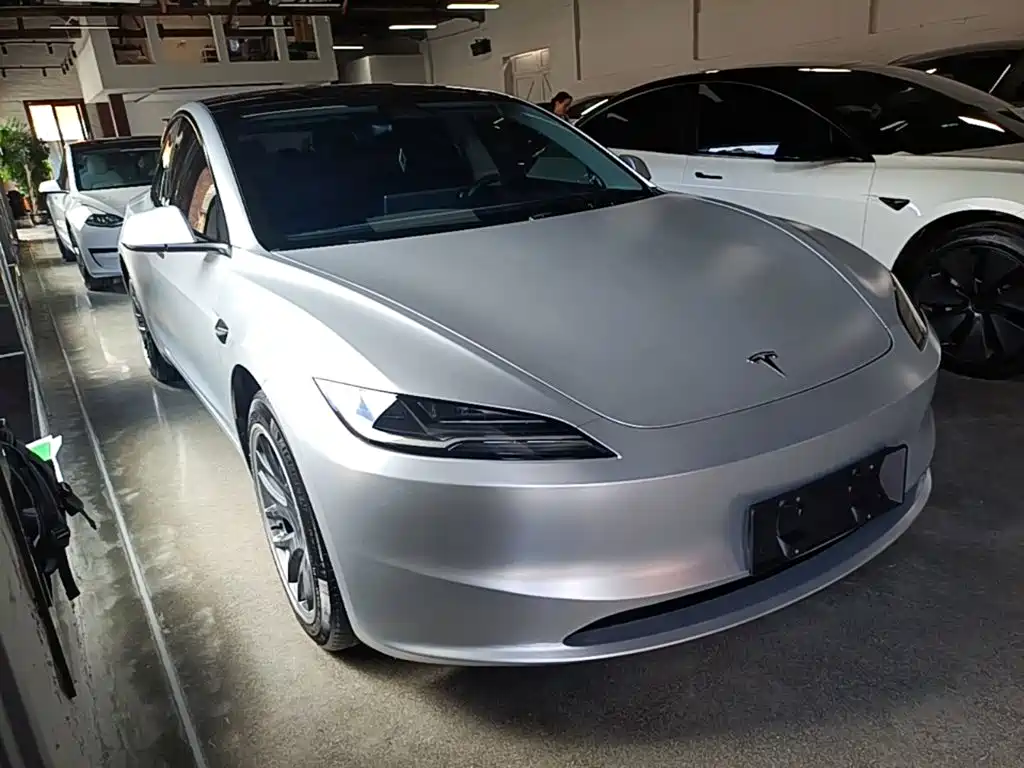 Tesla Model 3 — миниатюра 4