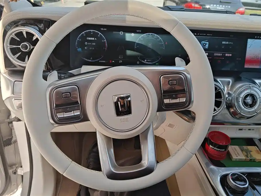 TANK CO CREATION TANK 300