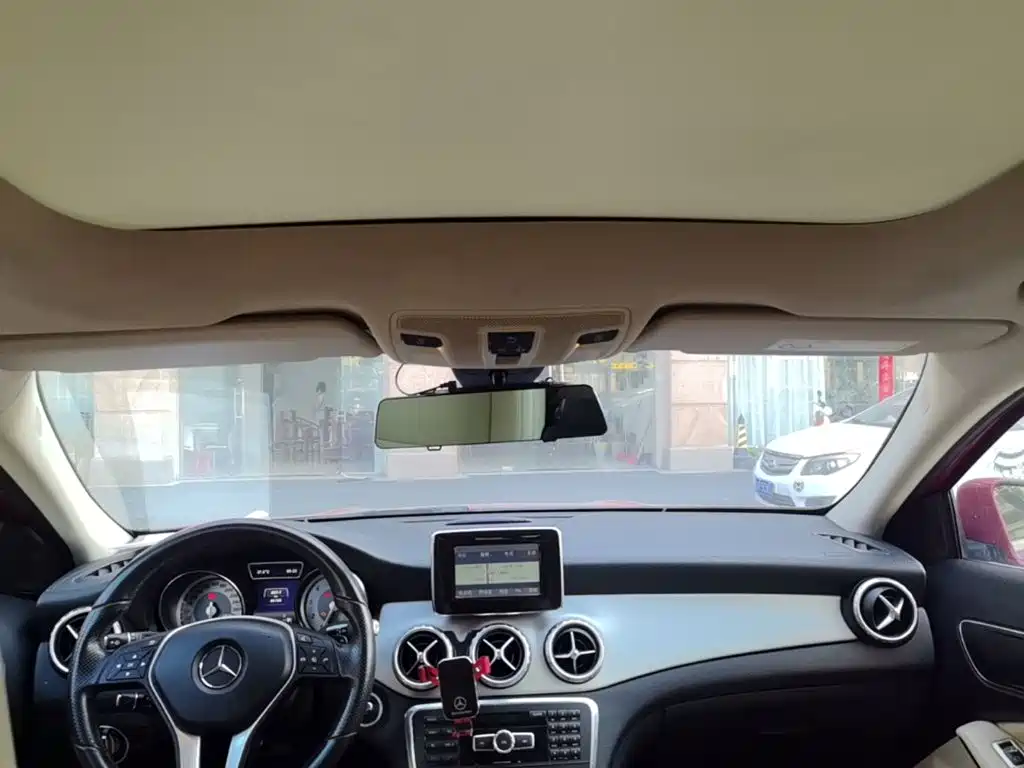 Mercedes-Benz GLA — миниатюра 18