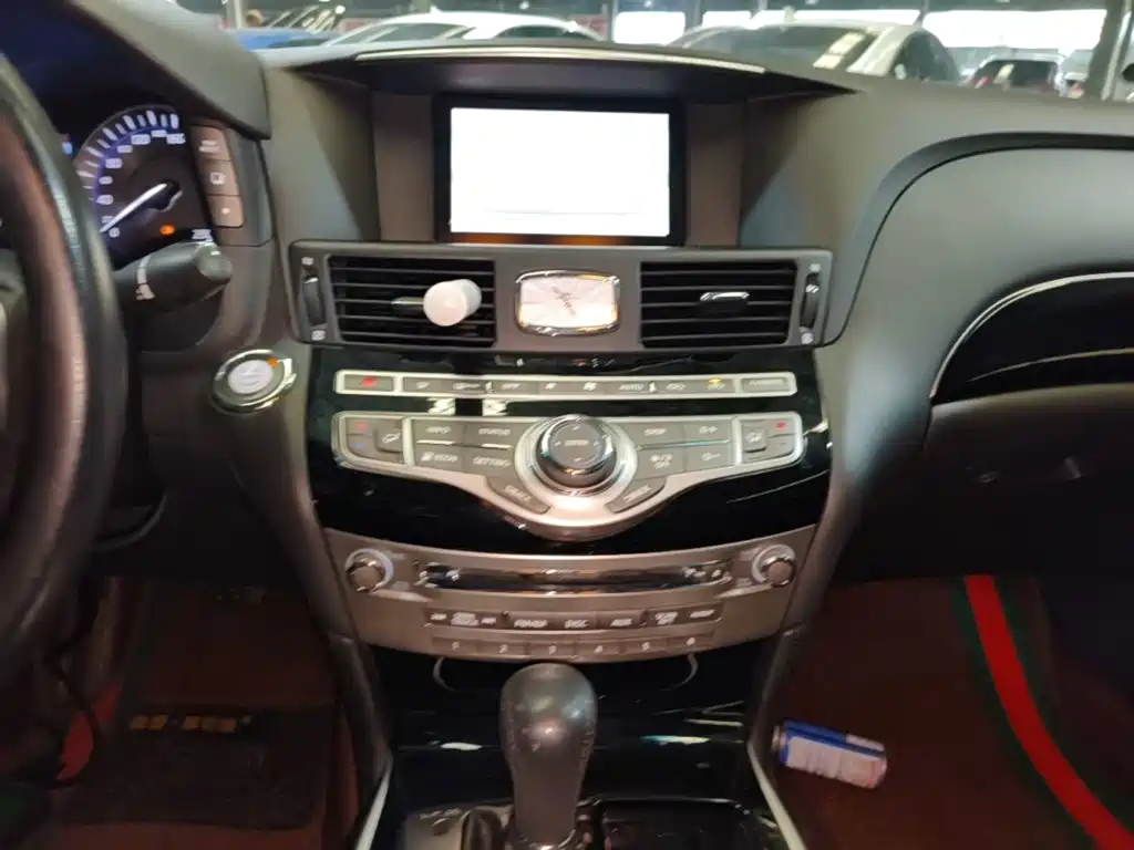 Infiniti Q70 — миниатюра 13