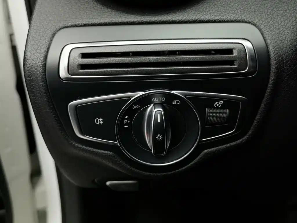 Mercedes-Benz C-Class — миниатюра 21