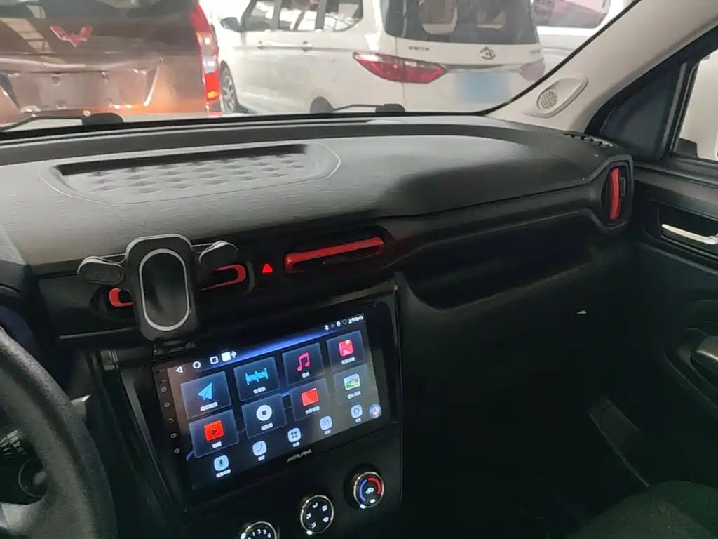 Dongfeng 380 2022 1.5L 7 мест