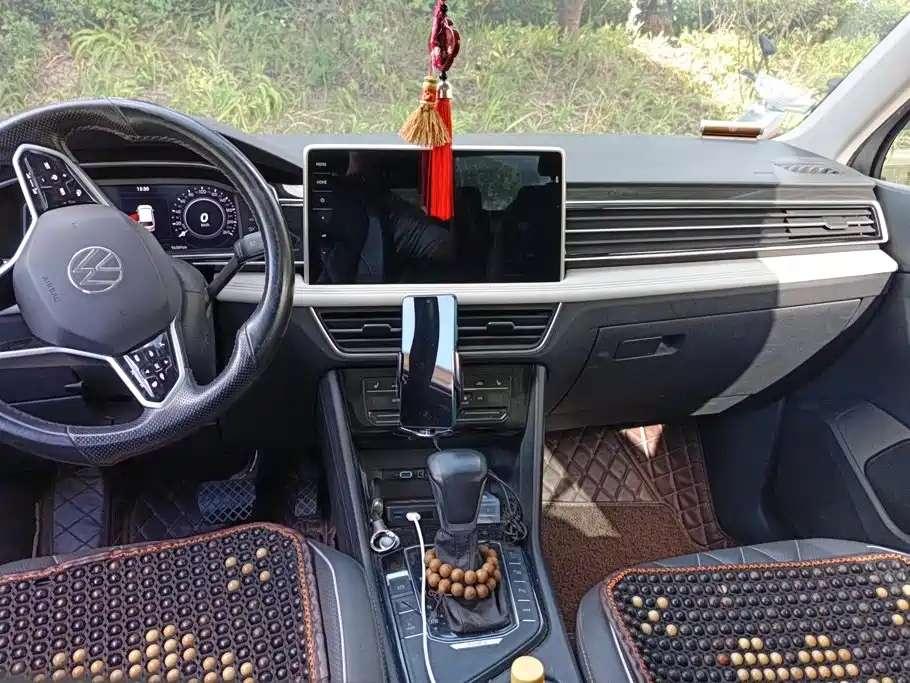 Volkswagen Tiguan L PHEV — миниатюра 13