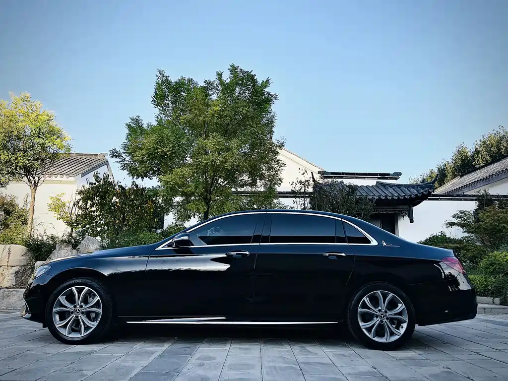 Mercedes-Benz E-Class — миниатюра 7