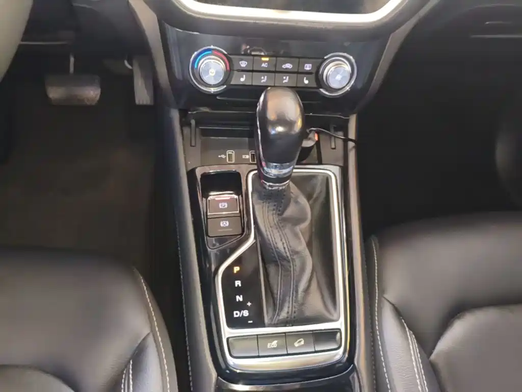 Roewe RX3 — миниатюра 14