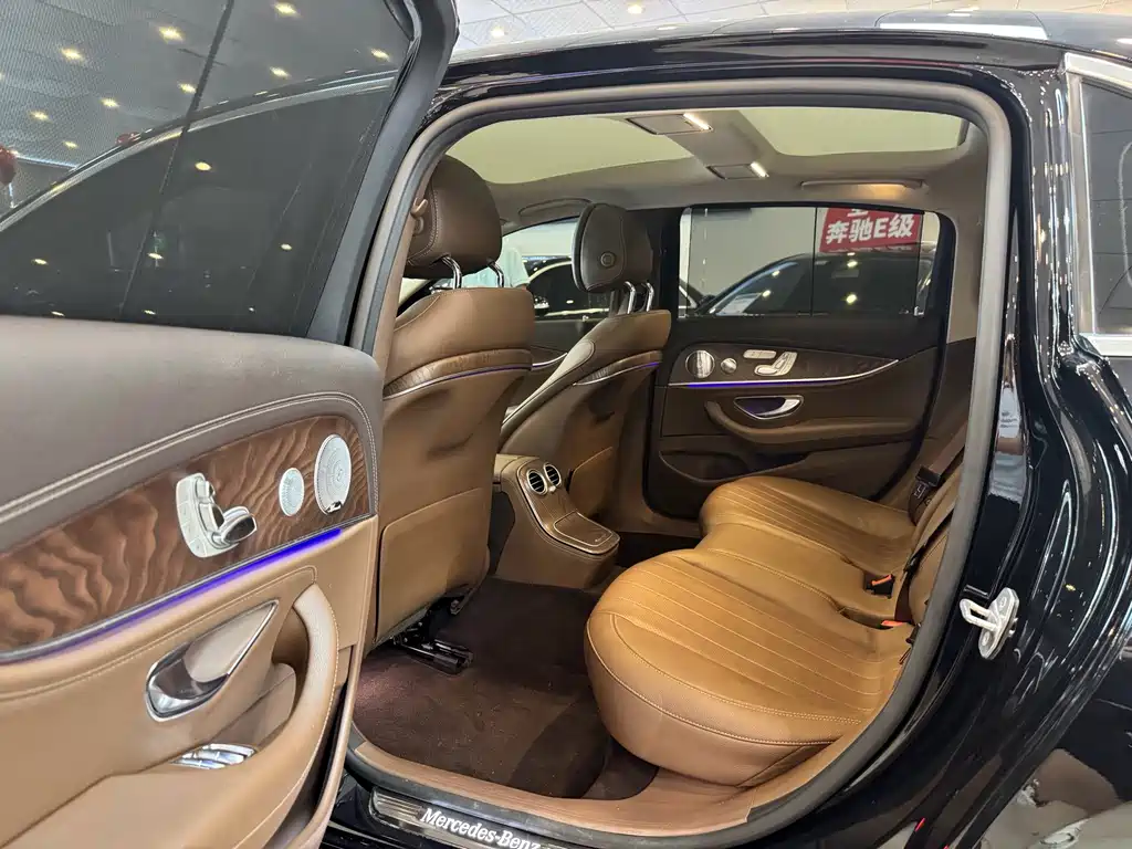 Mercedes-Benz E-Class — миниатюра 11