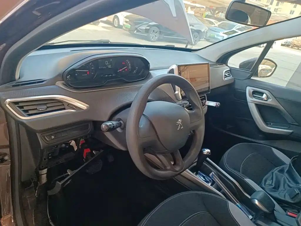 Peugeot 2008 — миниатюра 10