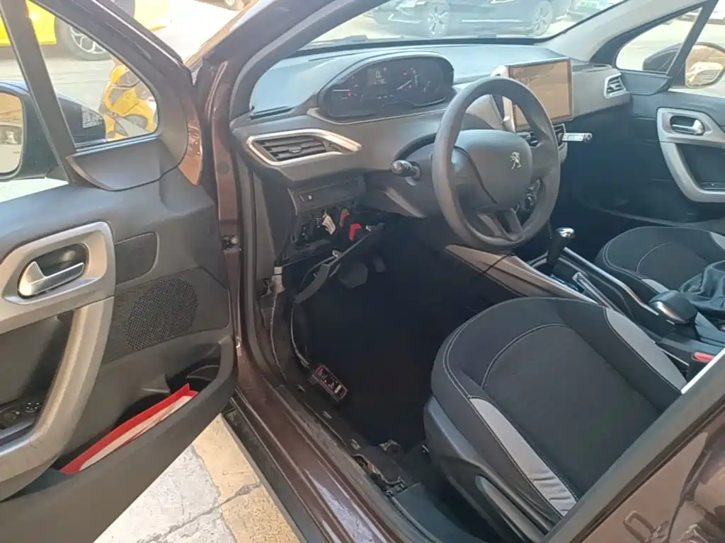 Peugeot 2008 — миниатюра 16
