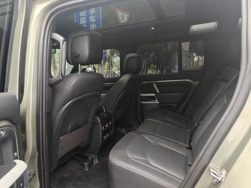 Land Rover Defender — миниатюра 6