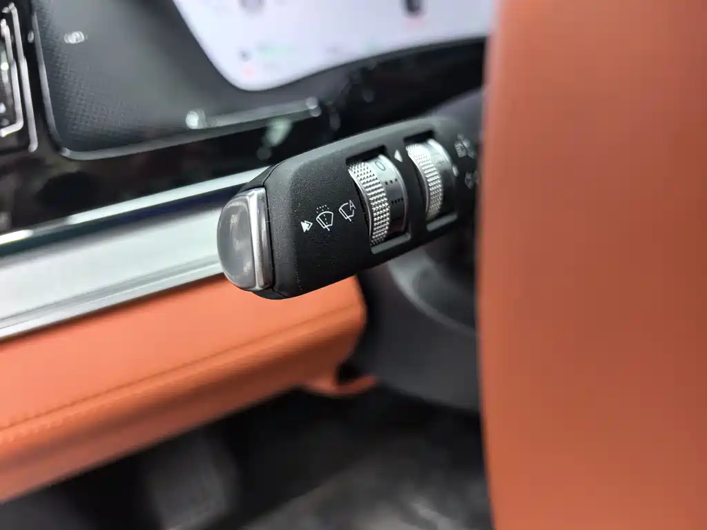 BYD Tang 2025 Smart Drive DM-i 175KM