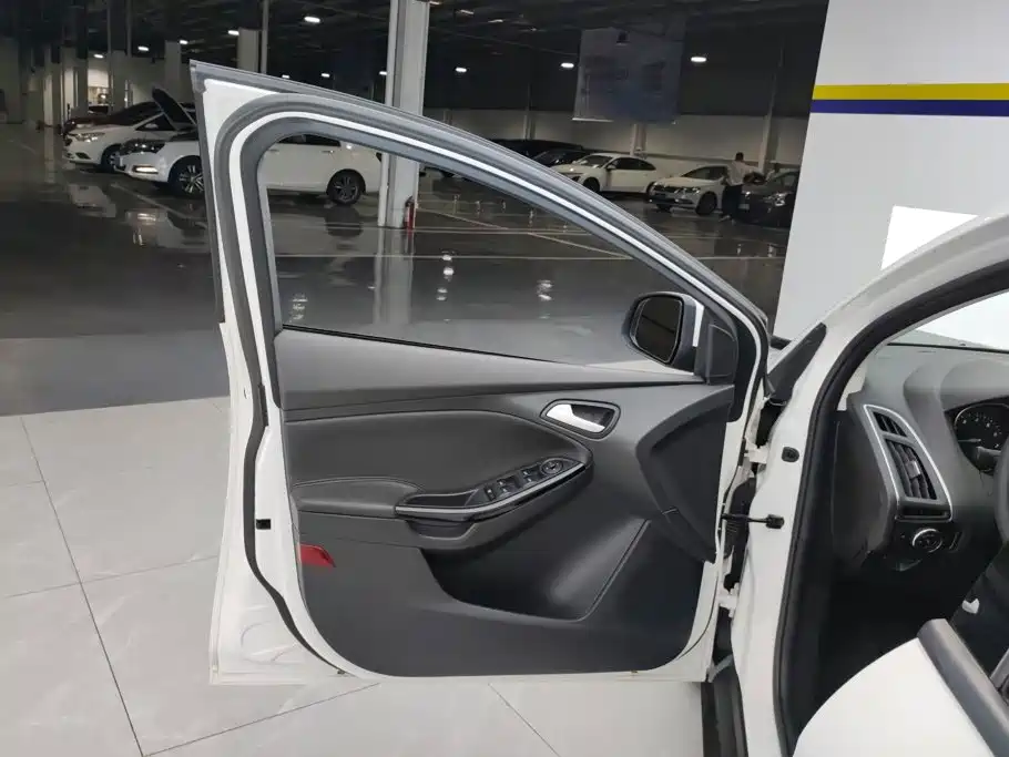 Ford Focus — миниатюра 7
