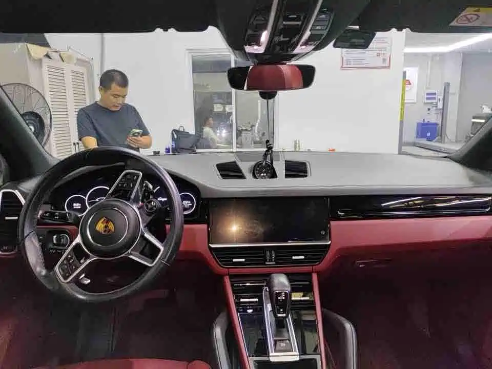Porsche Cayenne — миниатюра 5