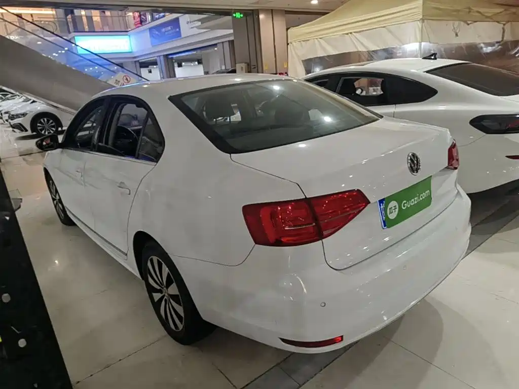 Volkswagen Sagitar 2018 1.6L AT Comfort