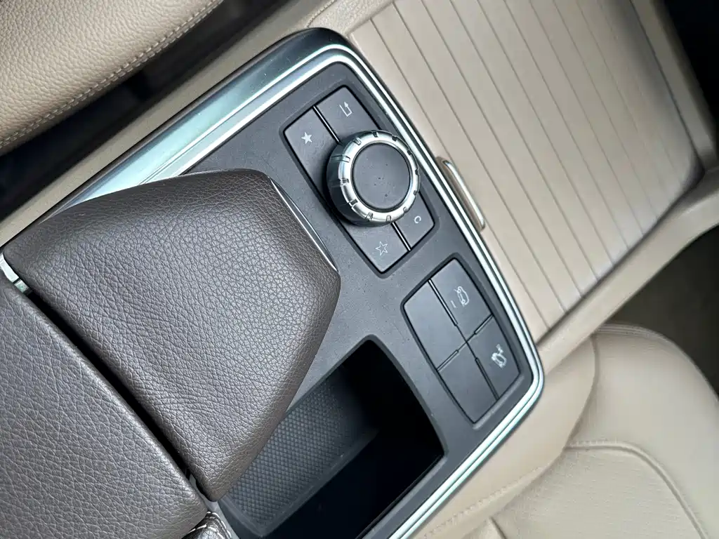 Mercedes-Benz M-Class — миниатюра 11