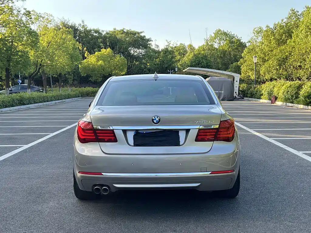 BMW 7 Series — миниатюра 21