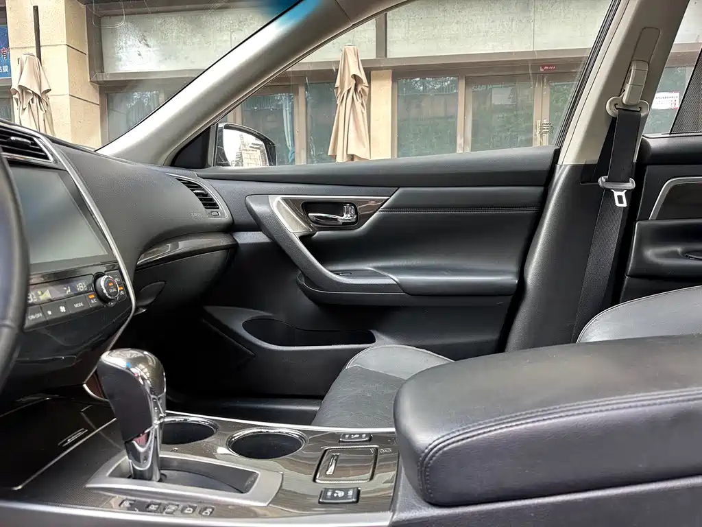 Nissan Teana Duke 2.5L XV Champions League Glory Edition, фото 21