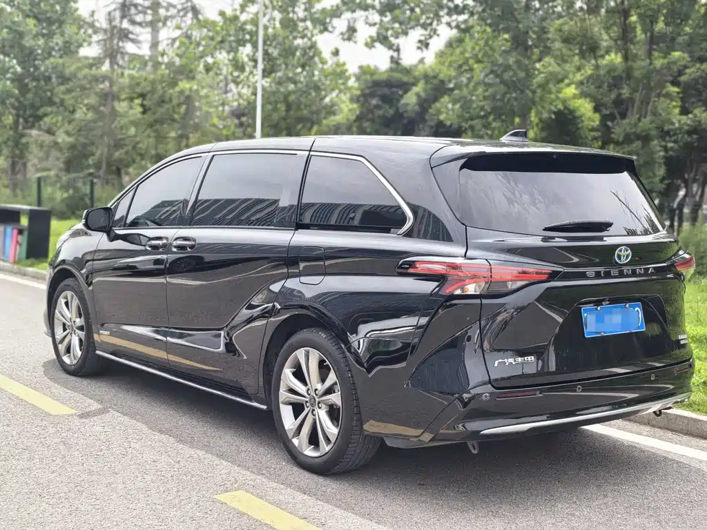 Toyota Sienna 2.5L Hybrid Premium Edition, фото 16