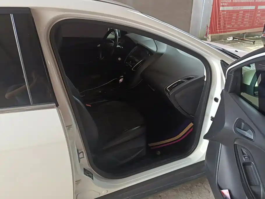Ford Focus — миниатюра 8