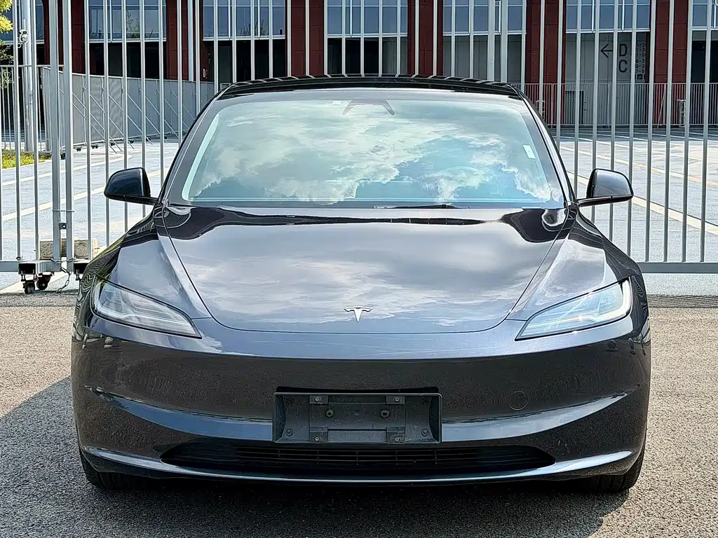 Tesla Model 3 2023 — фото 2