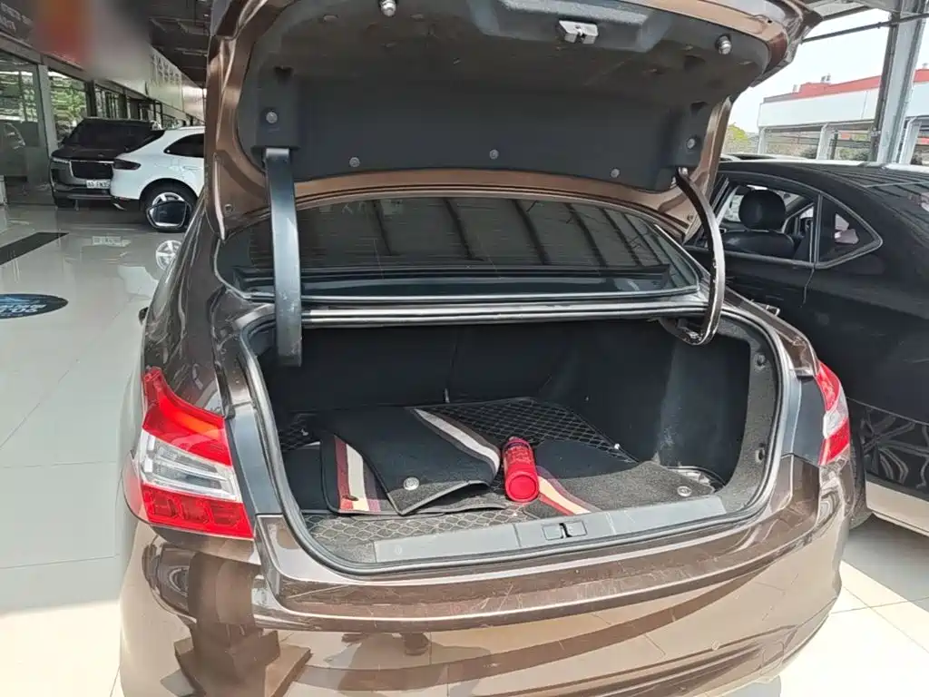Peugeot 408 — миниатюра 19