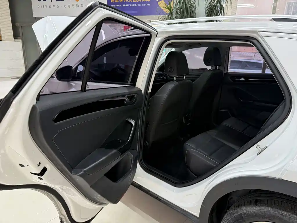 VOLKSWAGEN T ROC EXPLORING SONGS