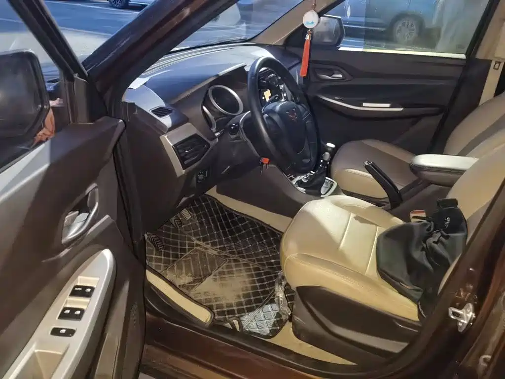 Wuling Hongguang — миниатюра 12