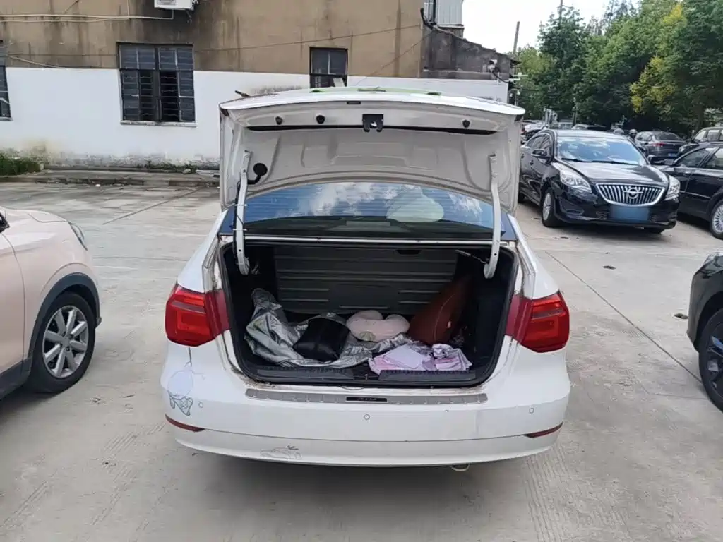 Volkswagen Jetta — миниатюра 19