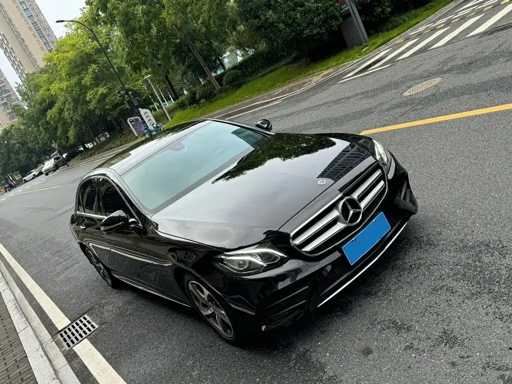 Mercedes-Benz E-Class — миниатюра 7