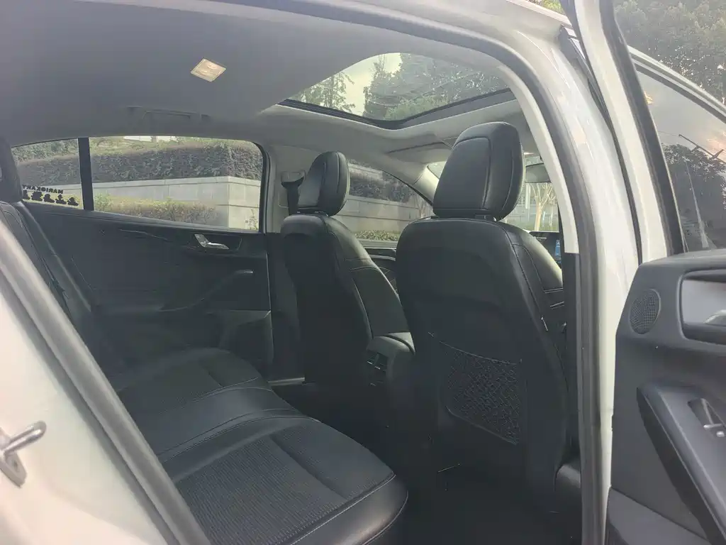 Ford Focus Hatchback EcoBoost 180 Auto Edge Trend Type, фото 9