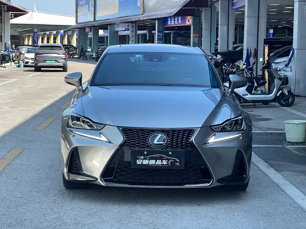 LEXUS IS