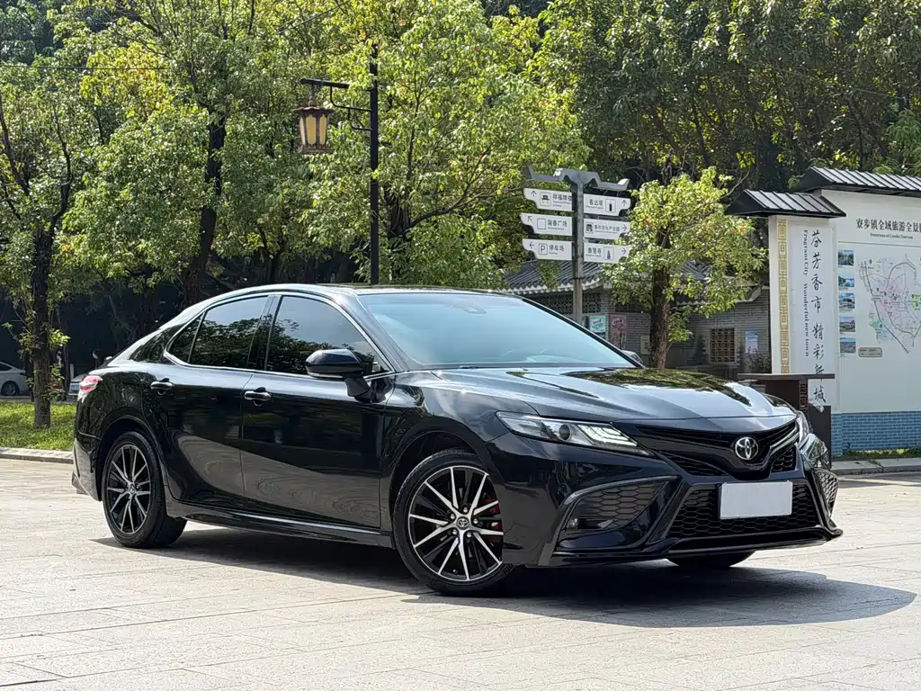 Toyota Camry — миниатюра 3