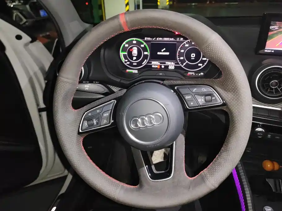 Audi Q2L e-tron — миниатюра 15