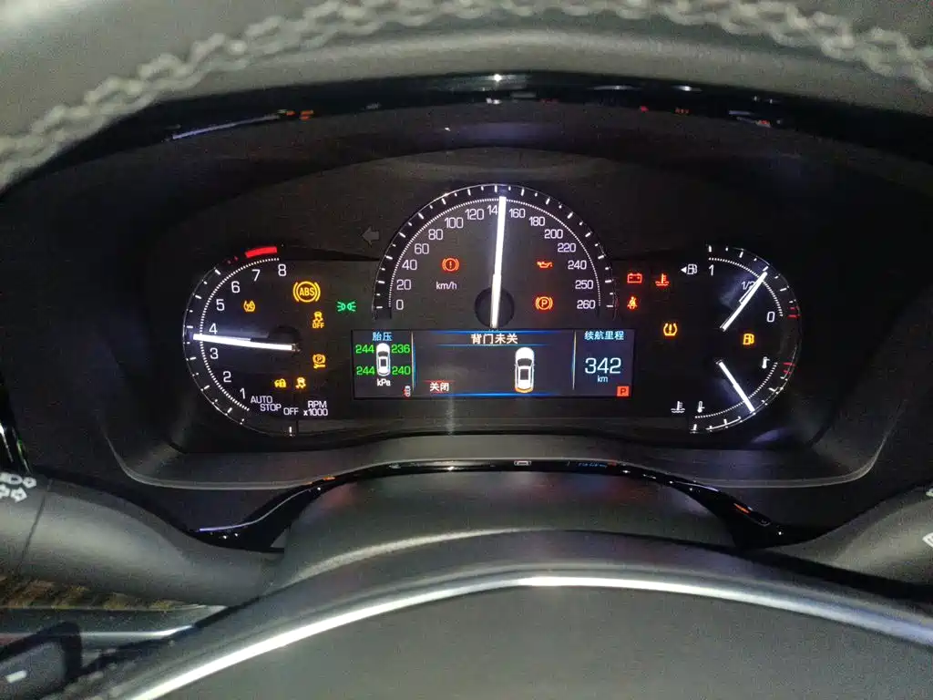 Cadillac XT5 — миниатюра 12