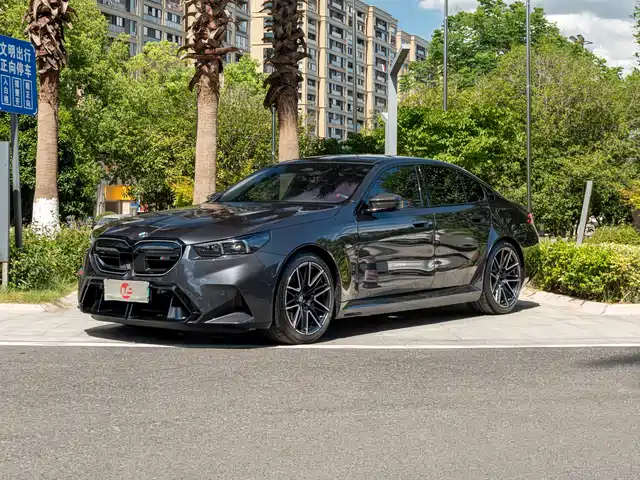 BMW  M5 NEW ENERGY 2025