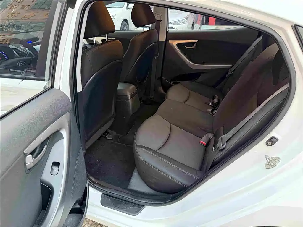 Hyundai Elantra Langdong — миниатюра 6