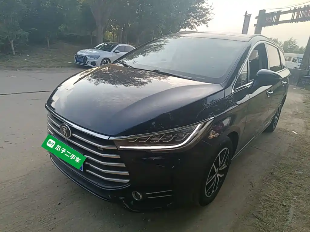 BYD MAX
