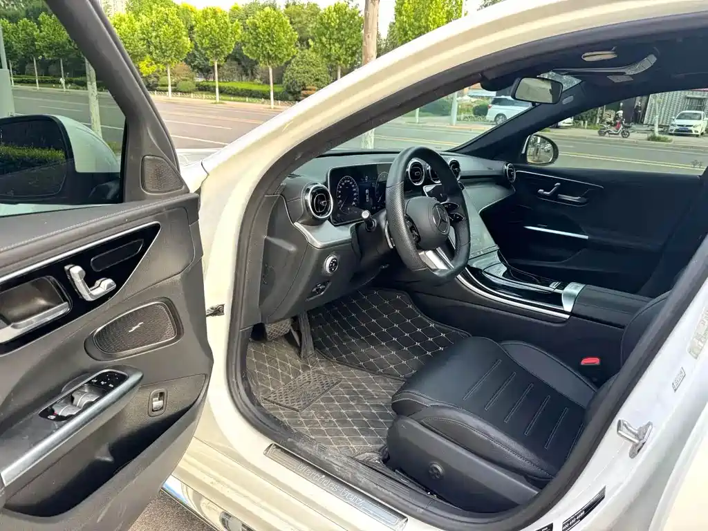 Mercedes-Benz C-Class — миниатюра 7
