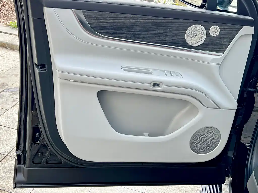 AITO ASK THE WORLD M9