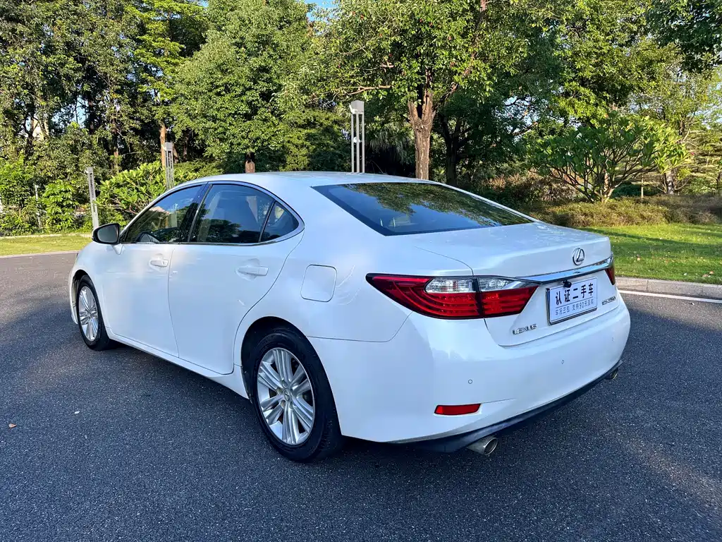 Lexus ES — миниатюра 6