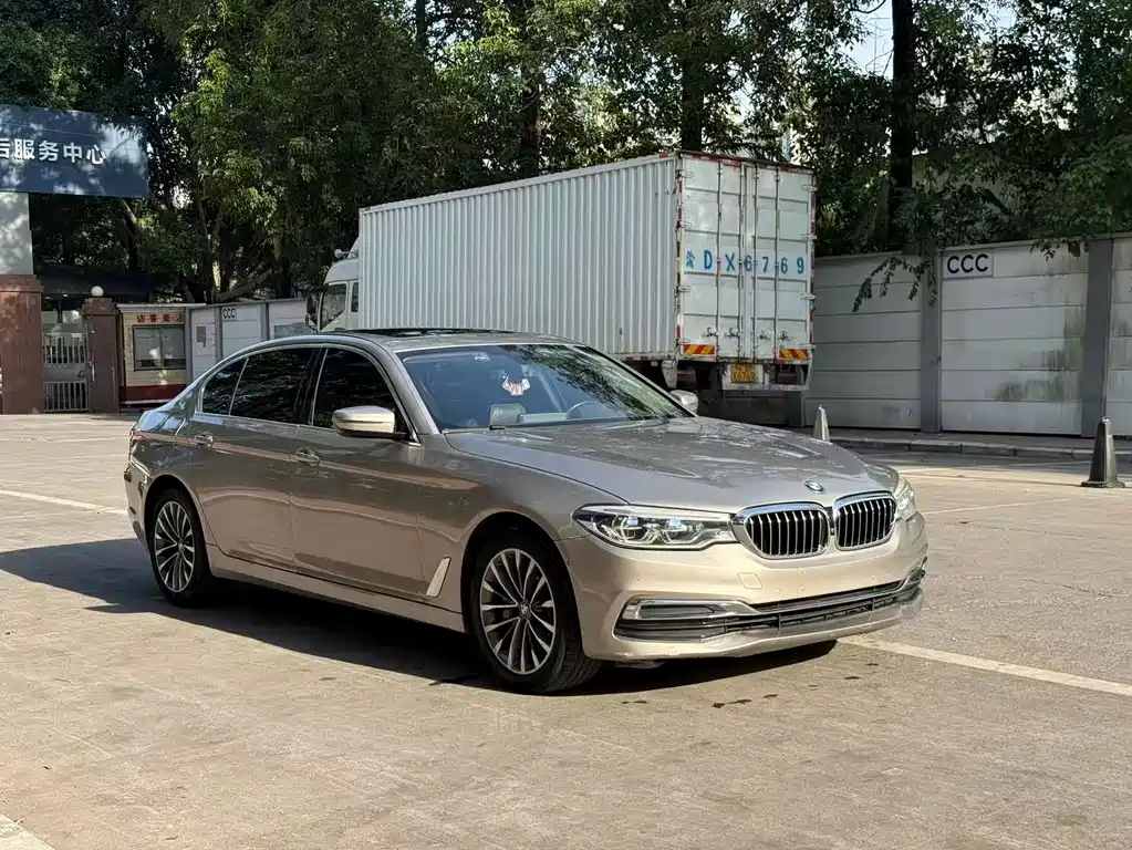 BMW 5 Series — миниатюра 3