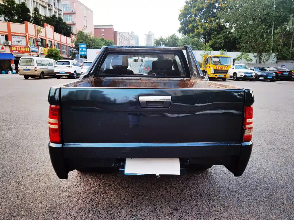 Isuzu Pickup — миниатюра 6
