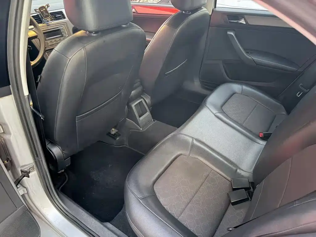 Volkswagen Santana — миниатюра 5