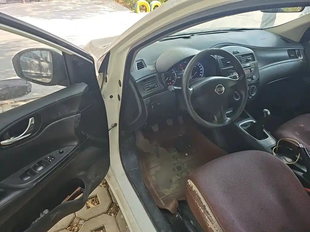 Nissan Tiida — миниатюра 12