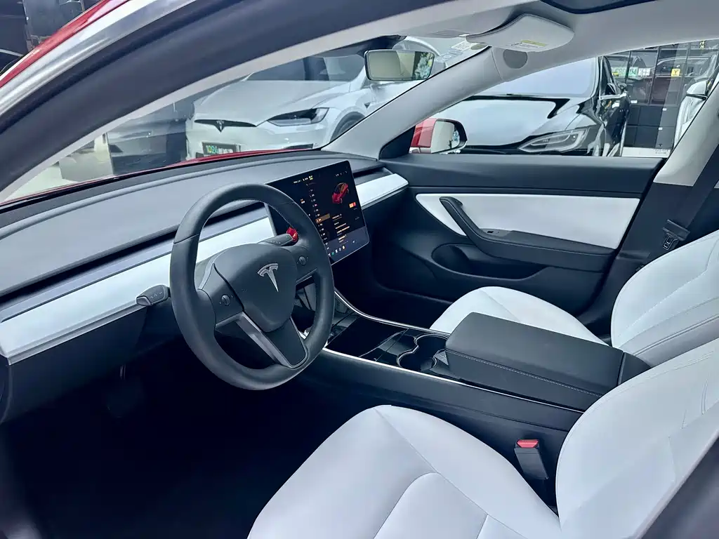Tesla Model 3 — миниатюра 7