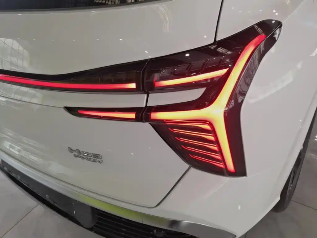 Hongqi HS3 PHEV 2025 117km PLUS