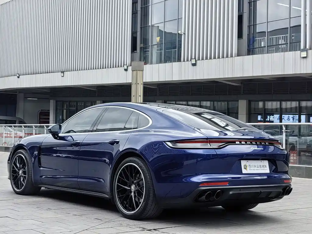 PORSCHE PANAMERA