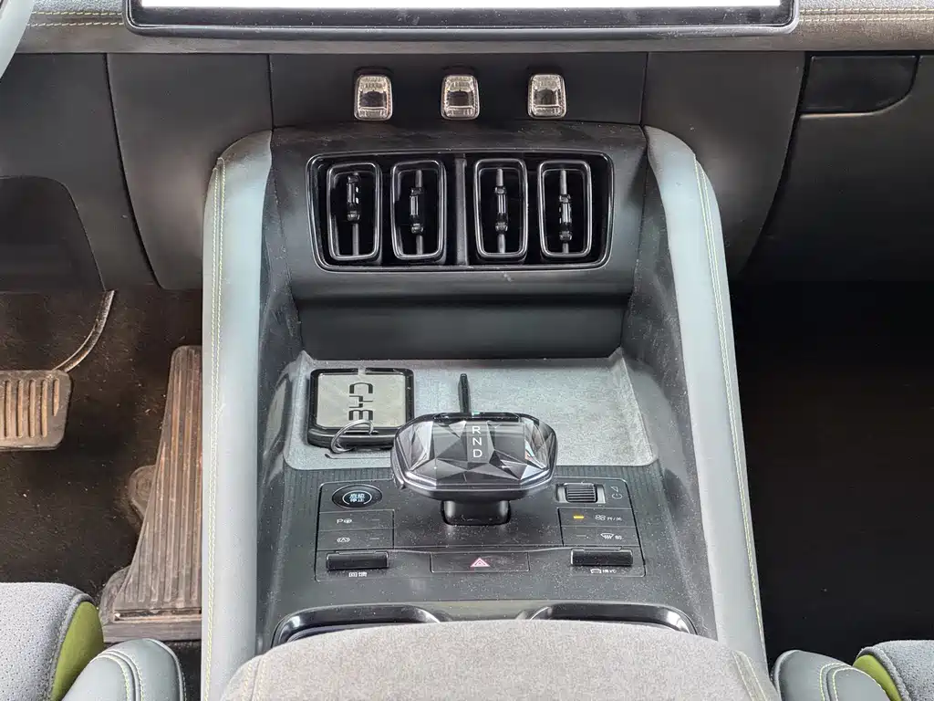 BYD L EV — миниатюра 12