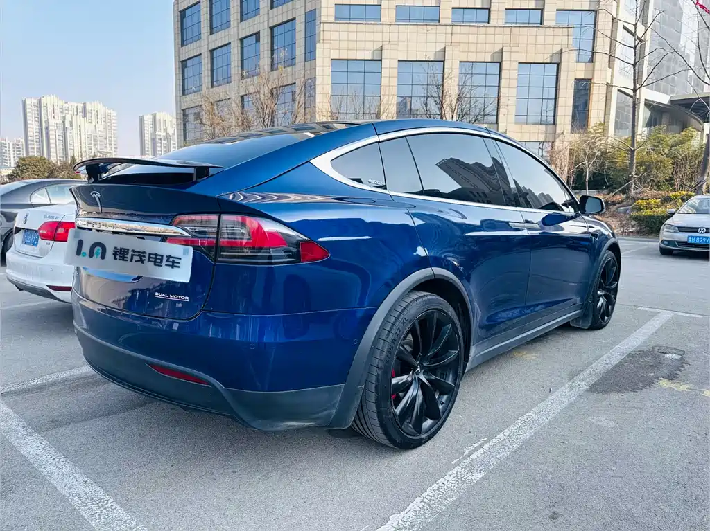 TESLA MODEL X