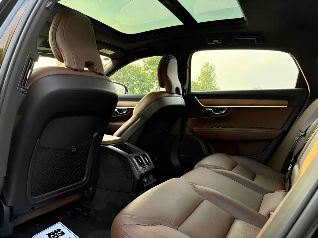 Volvo S90 — миниатюра 11