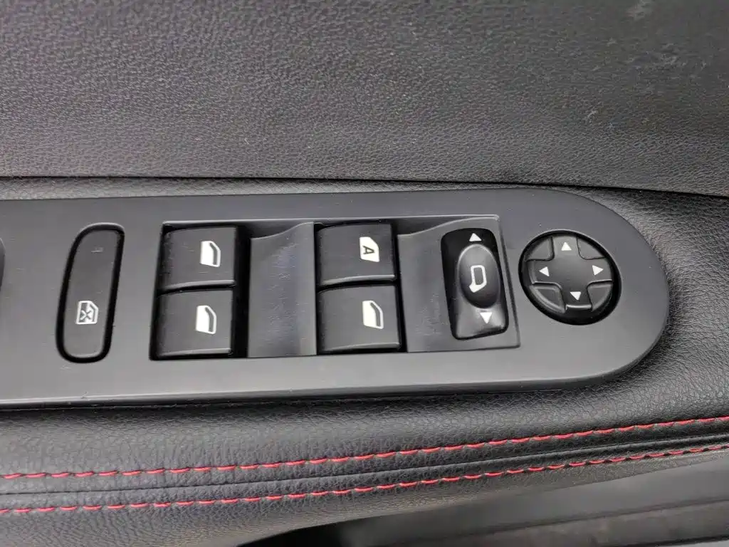 Peugeot 308 — миниатюра 9